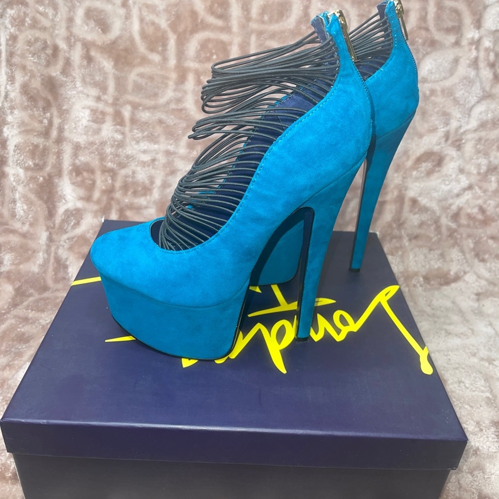 London Trash 'Ceres' Platform Pumps - Picture 3 of 7
